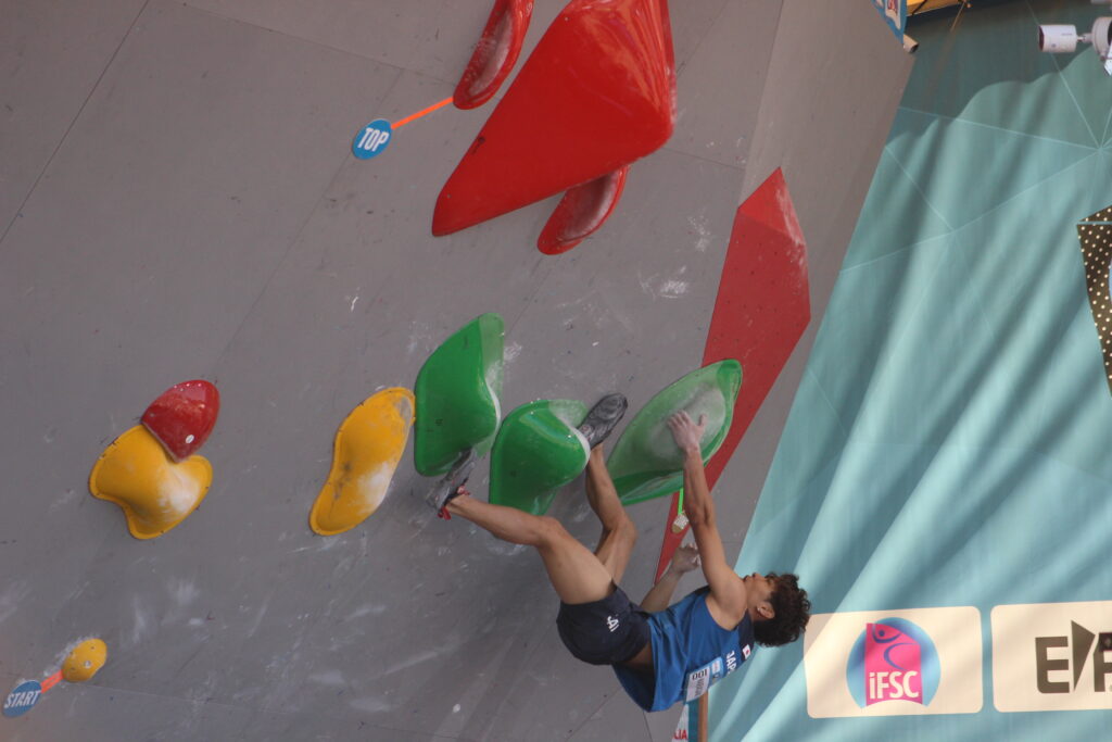 Tomoa Narasaki na IFSC závody Boulder Praha