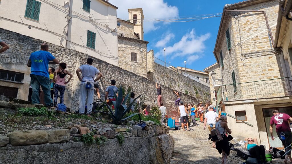 Urban buildering boulderig on the street Frasassi