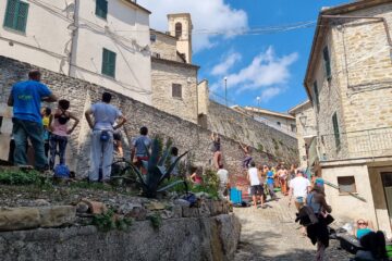 Urban buildering boulderig on the street Frasassi