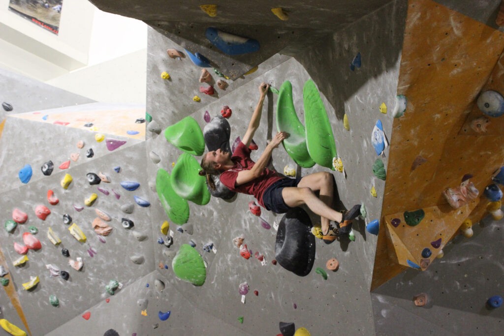 Patrik "Baklažán" na lezecké stěně BigWall, VARP, BigWall, Bouldering, boulder