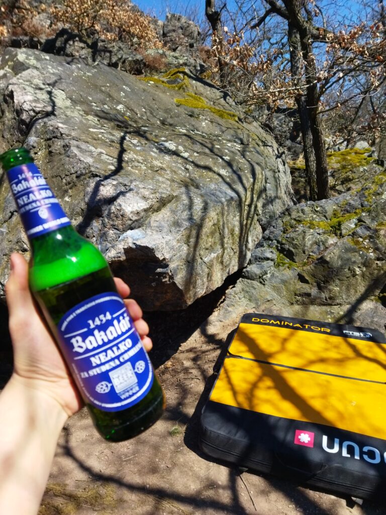 Trpasluj, Skalky pod Nebušicemi, Alkohol a lezení